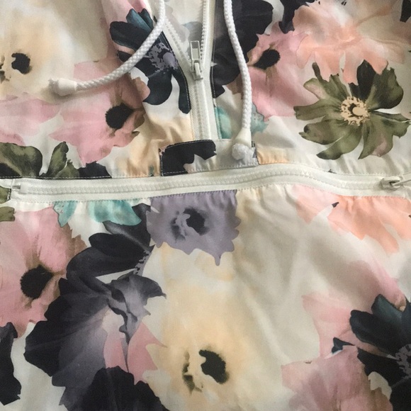 Floral windbreaker - Picture 3 of 3